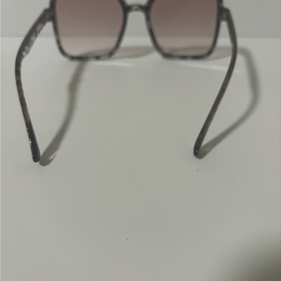 Black Geometric Oversized Sunglasses - Picture 4 of 6